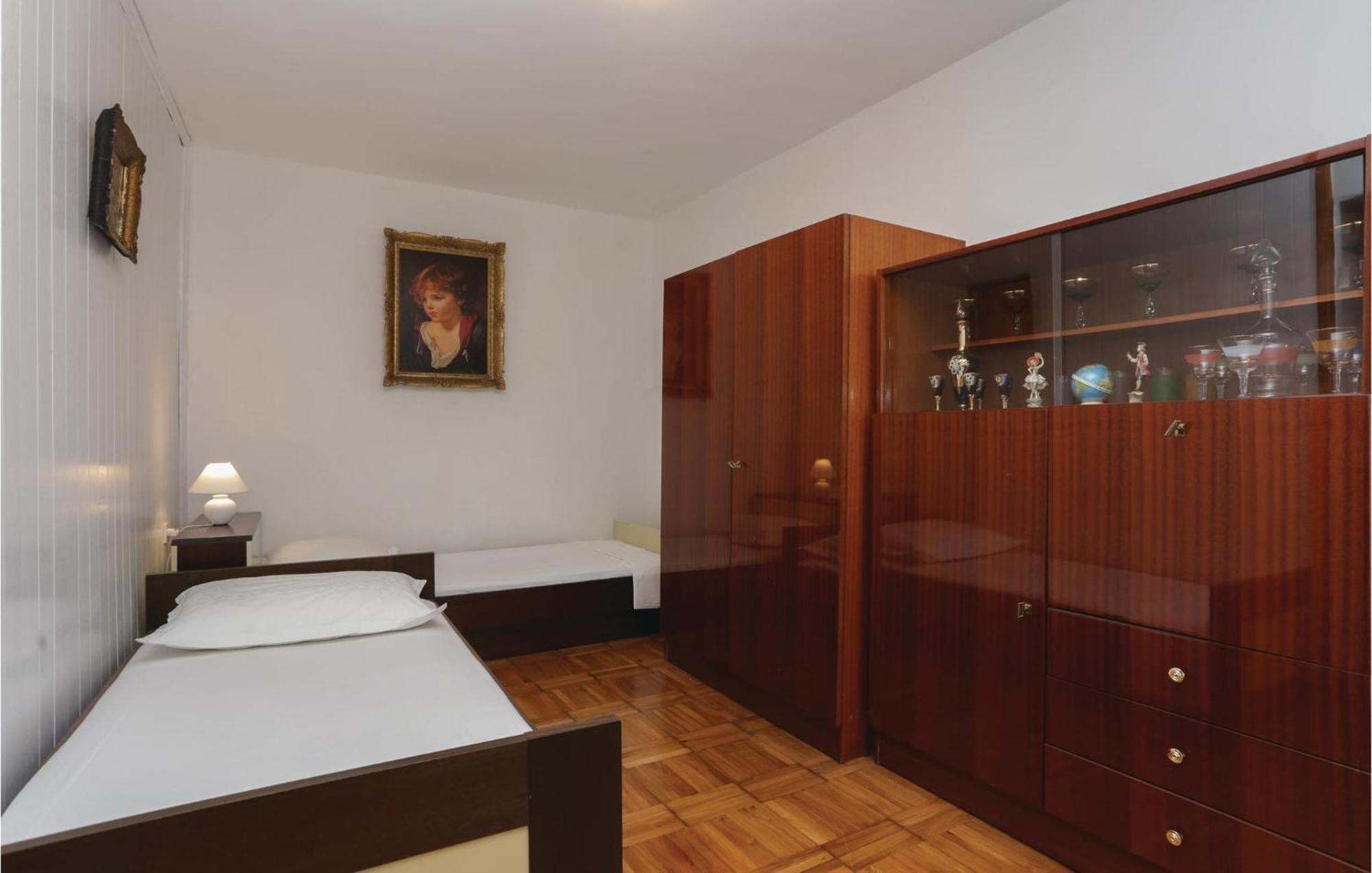 2 Bedroom Stunning Apartment In Kastel Kambelovac Kaštela Exterior foto
