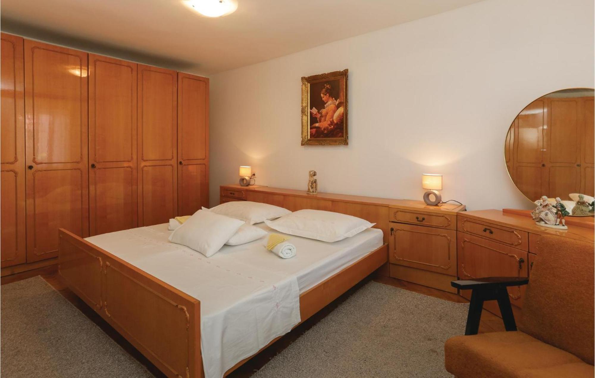 2 Bedroom Stunning Apartment In Kastel Kambelovac Kaštela Exterior foto