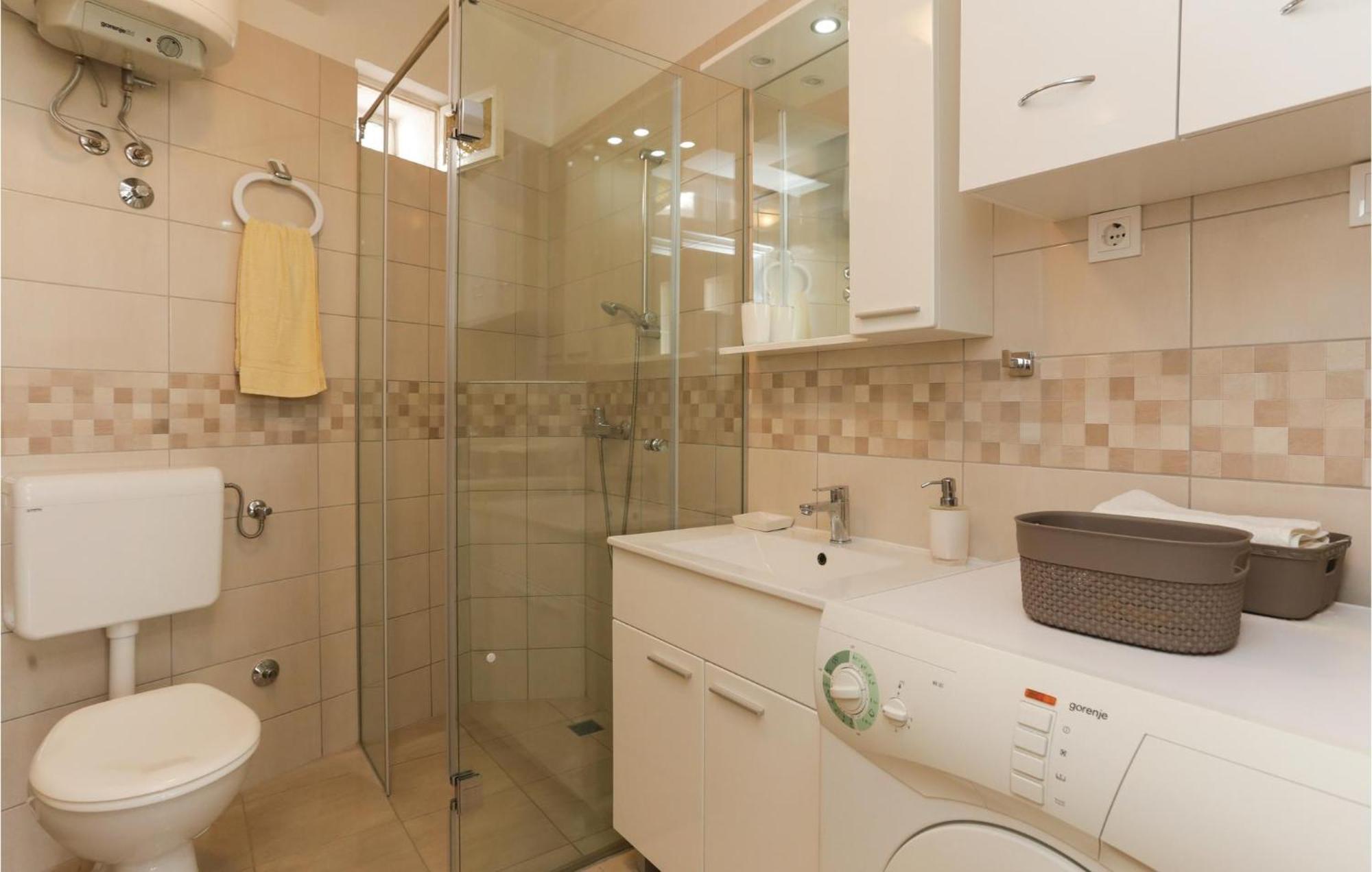 2 Bedroom Stunning Apartment In Kastel Kambelovac Kaštela Exterior foto