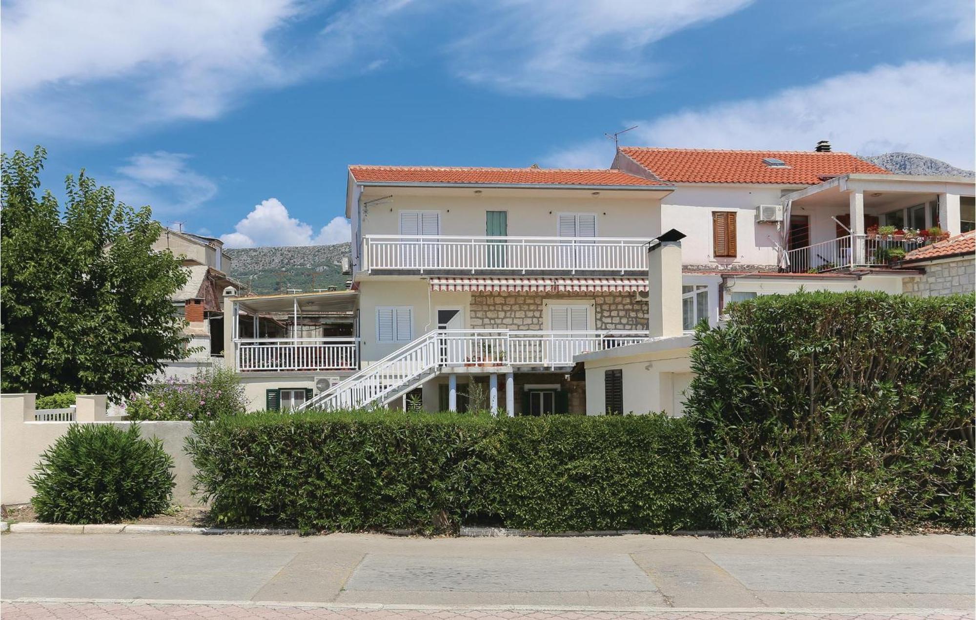 2 Bedroom Stunning Apartment In Kastel Kambelovac Kaštela Exterior foto